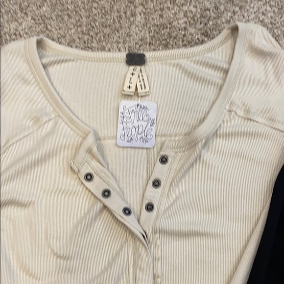 Tops - Picture 2 of 5